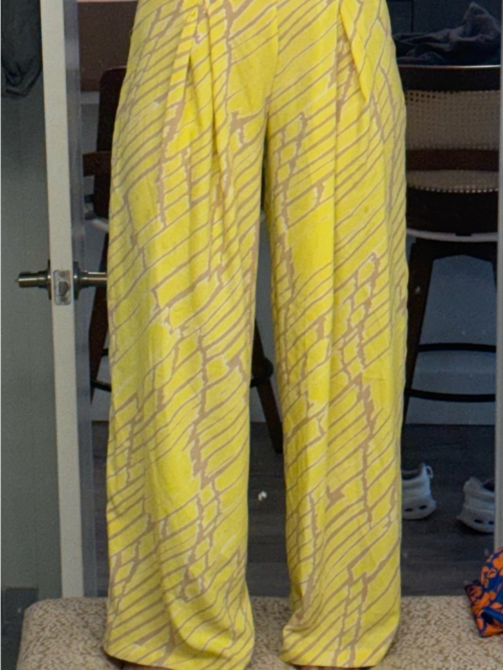 Forever 21 Yellow Wide-Leg Pants with Beige Abstract Stripes